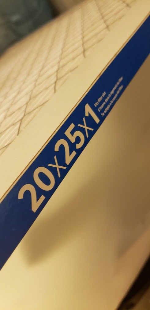 HVAC Air Filter Made By 3M, 20" X 25" ForĀ heating & cooling system or HVAC system. New In Excellent Condition.