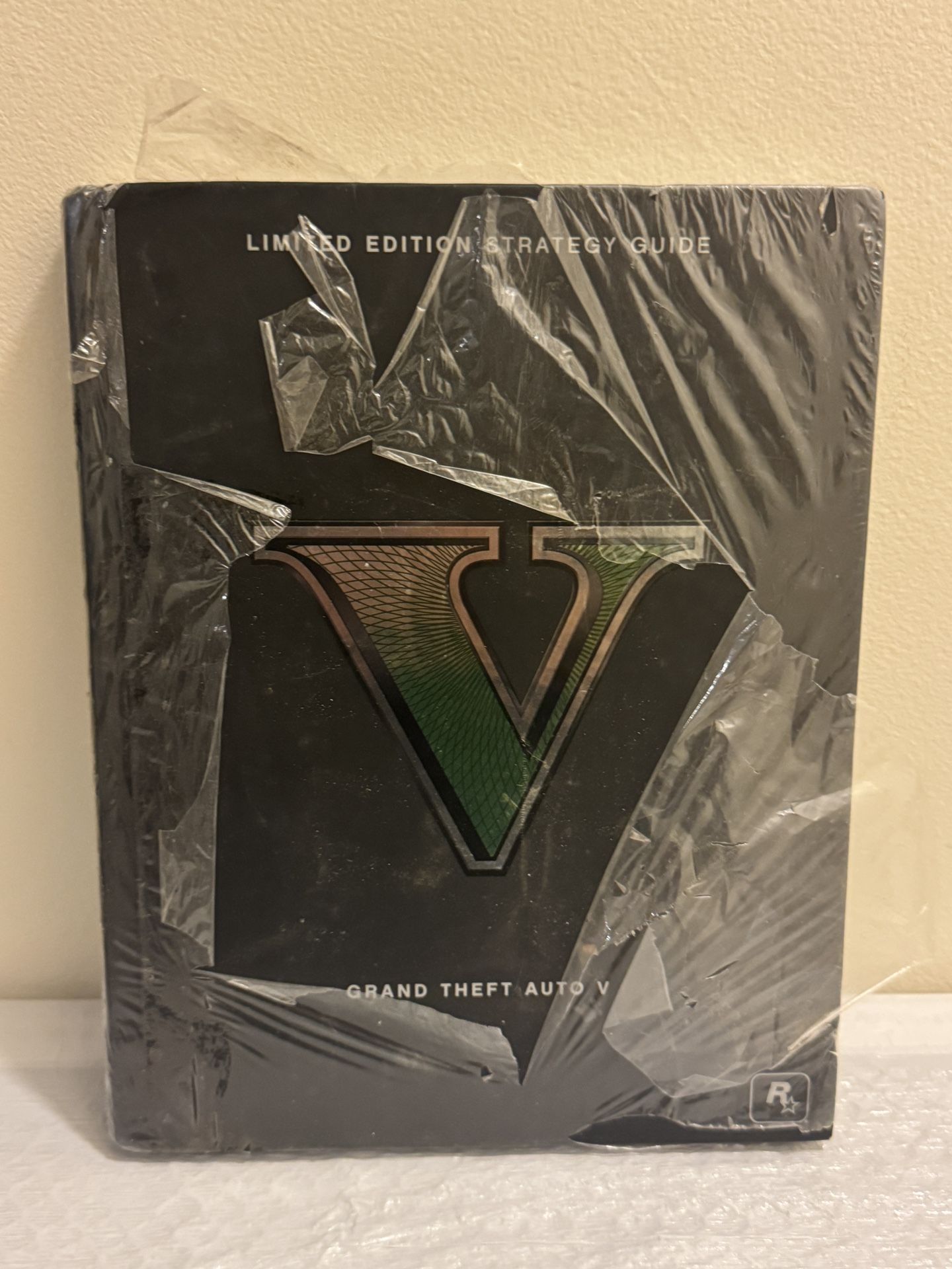Grand Theft Auto V 5 (GTA V) Brady Games Limited Edition Strategy Guide HC NEW