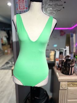 NWOT ZARA v neck bodysuit