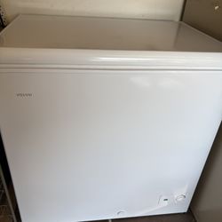 Vissani 7.0 cu. ft. Chest Freezer with LED Light in White, Garage Ready