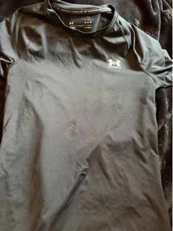 Women’s under armor tee size medium