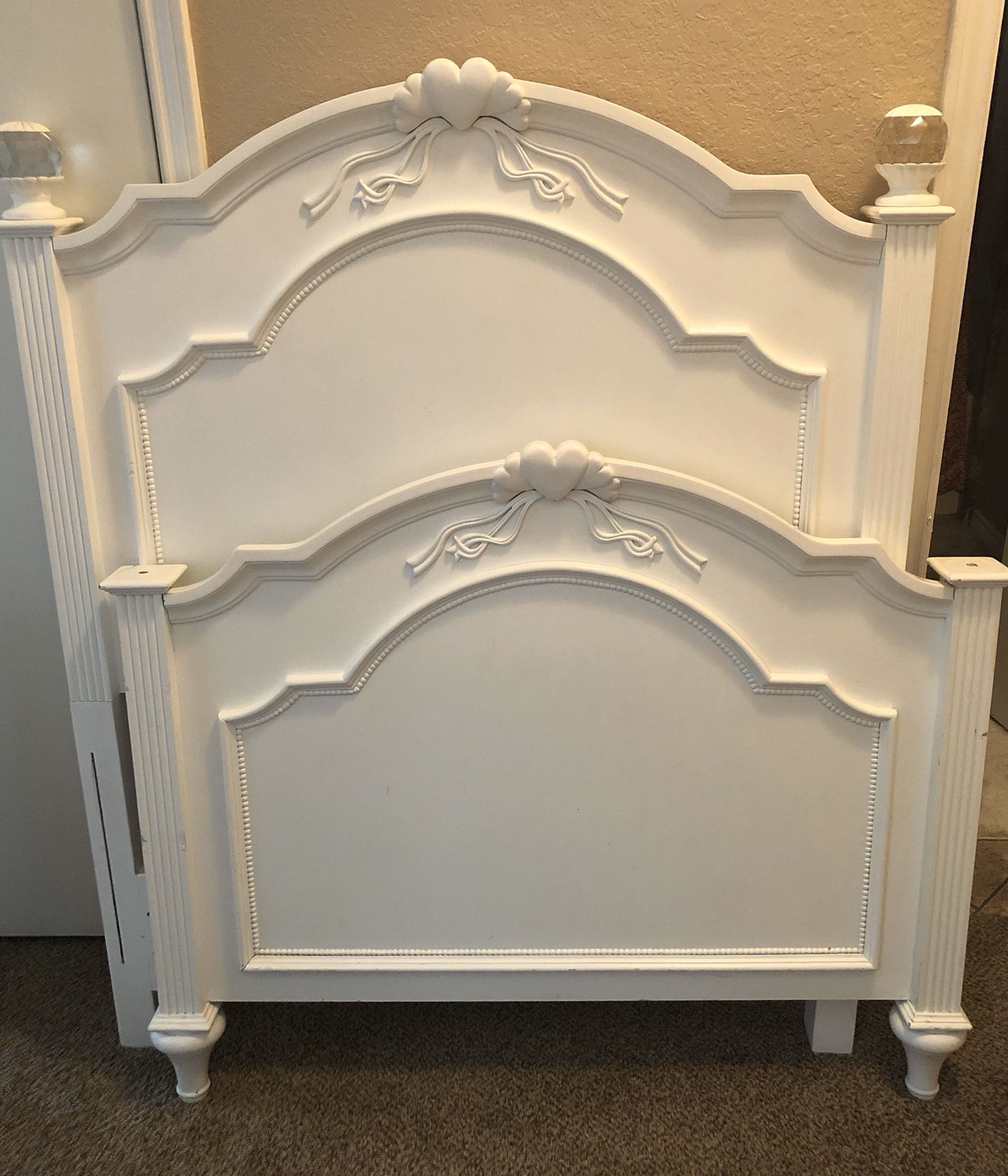 Twin White Princess Bed w/Side Rails