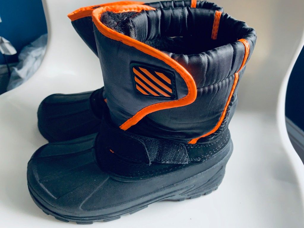 Snow Boots Kids size 4