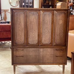 Armoire Broyhill Dresser