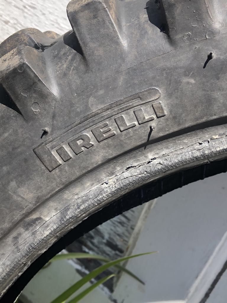Pirelli mt32 Tire