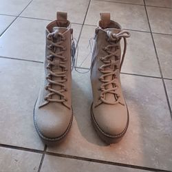 NEW Women's Hiking Boots Size 9 