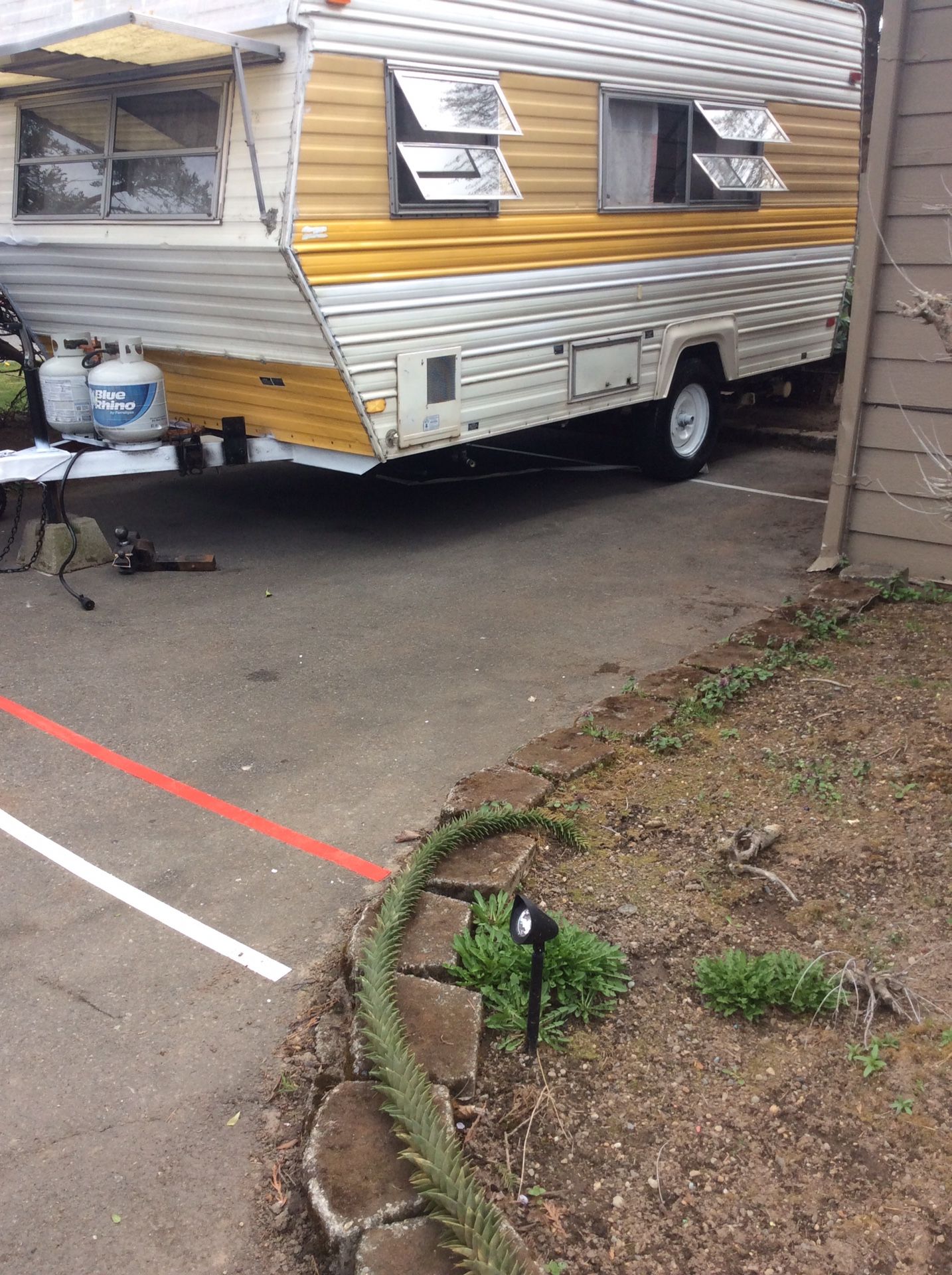 1977 Layton 18foot”travel trailer sleeps 5 “ fridge stove oven full bath room’ shower .single axel .sink .brand new dual propane .new tires.very clea