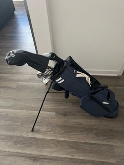 Used: Full Calloway golf set with Ping putter