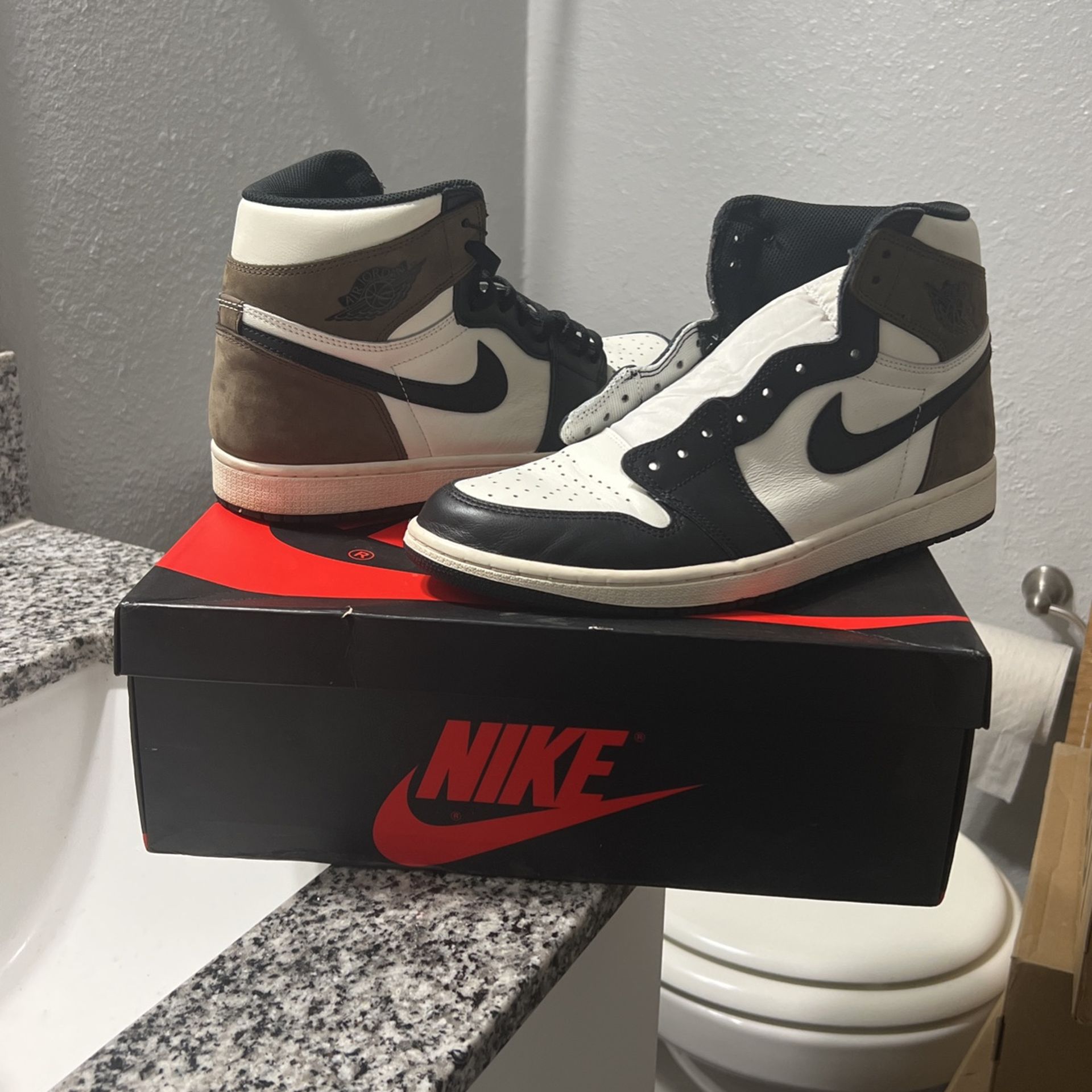 Jordan 1 Mochas Size 11