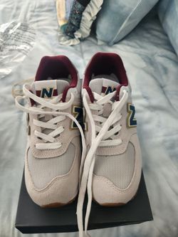 New Balance girl's tie sneakers, size 3.5