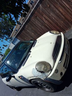 Mini Cooper base manual drive 1.6v