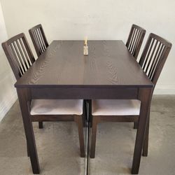 Table + 4 Chairs & Leaf (Great Condition)