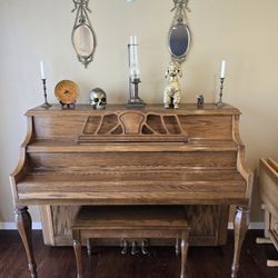 Kawai  Piano Upright  (Walnut)