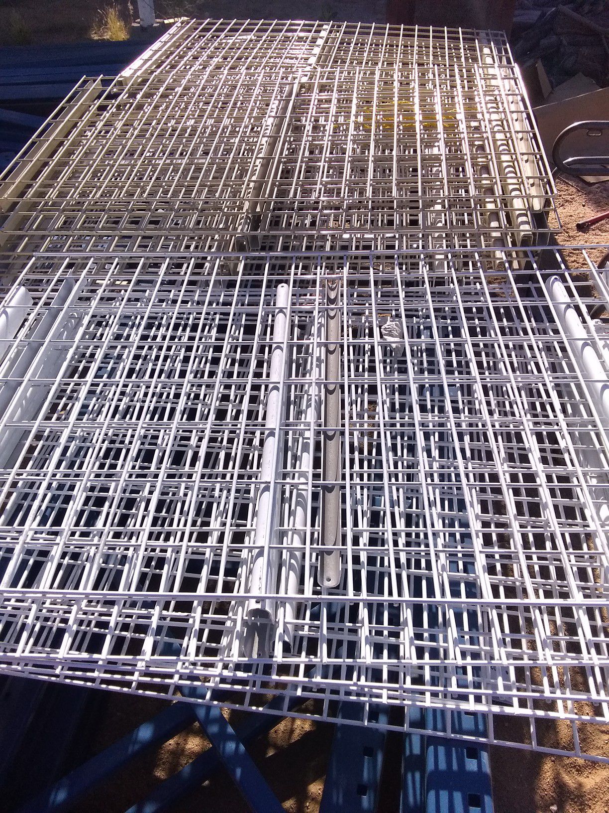 Wire metal shelves for pallet rack