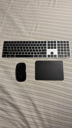 Apple Lightning Full Keyboard, Magic Mouse 2, Magic Trackpad 2 (sold separately)
