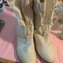 Almost New Size 9 Zippered Women's Boots