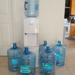 Maquina De Agua Fria Y Caliente  Con 6 Galones De 5 Litros Cada Uno. 