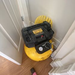 Dewalt Compressor 6 Gallon