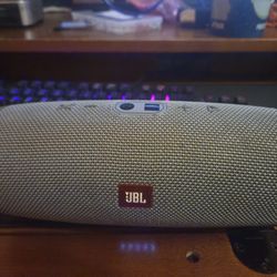 JBL charge 4