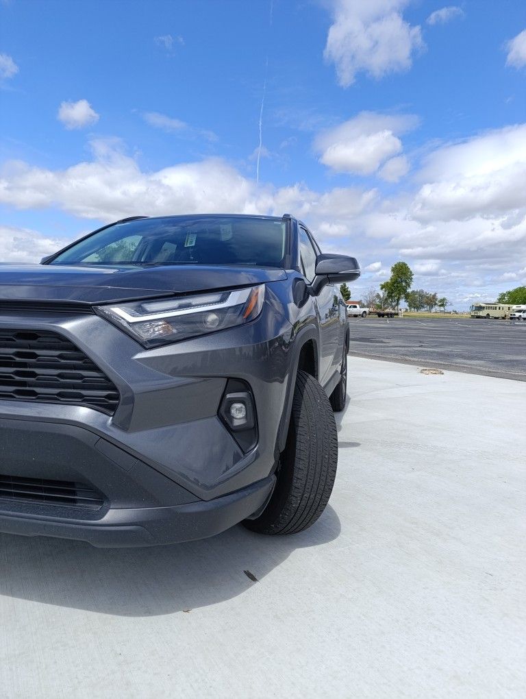 Toyota Rav4 2023 Hybrid - Clean Title - One Owner