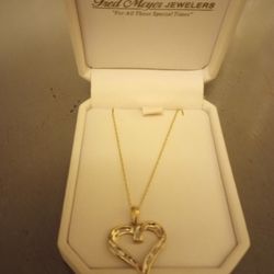BEAUTIFUL REAL 10KT GOLD NECKLACE HEART PENDANT