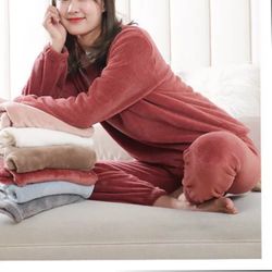 Women’s warm sleepwear set 