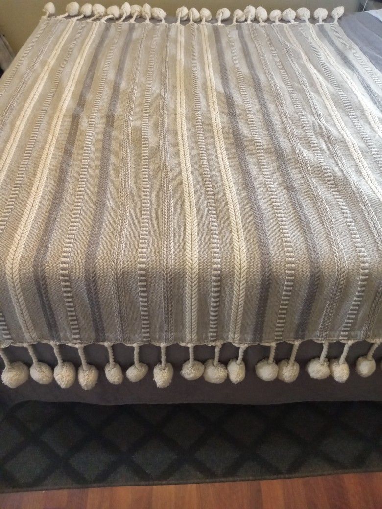 Pom Pom Throw Blanket -Turlock 