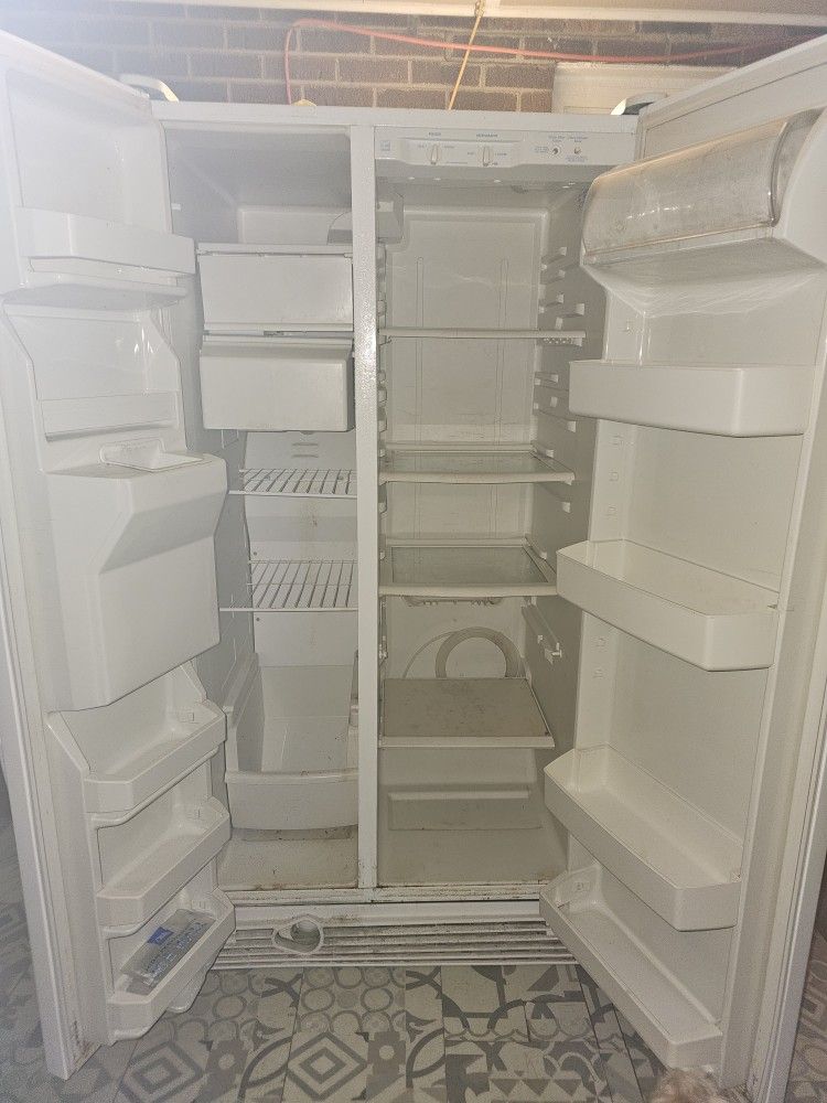 Refrigerator $100