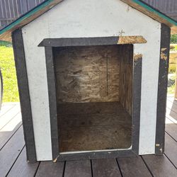 Large Wood Dog House 