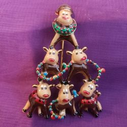 Vintage Reindeer Pyramid Christmas Holiday Brooch  Costume Jewelry. F12