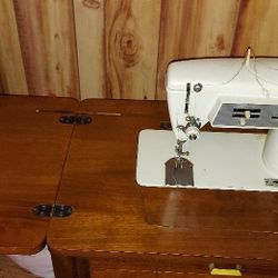 Singer sewing machine 1960 Model 600E