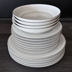 Lot of 16 Sone China Salad Plates, Bread & Butter Plates & Fruit Bowls