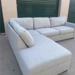 Living Spaces Sectional Couch🛻 Delivery Available🛻
