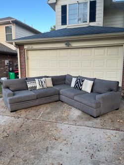 Large Gray Cindy Crawford Sectional Couch. Delivery Available!