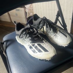 BASEBALL CLEATS