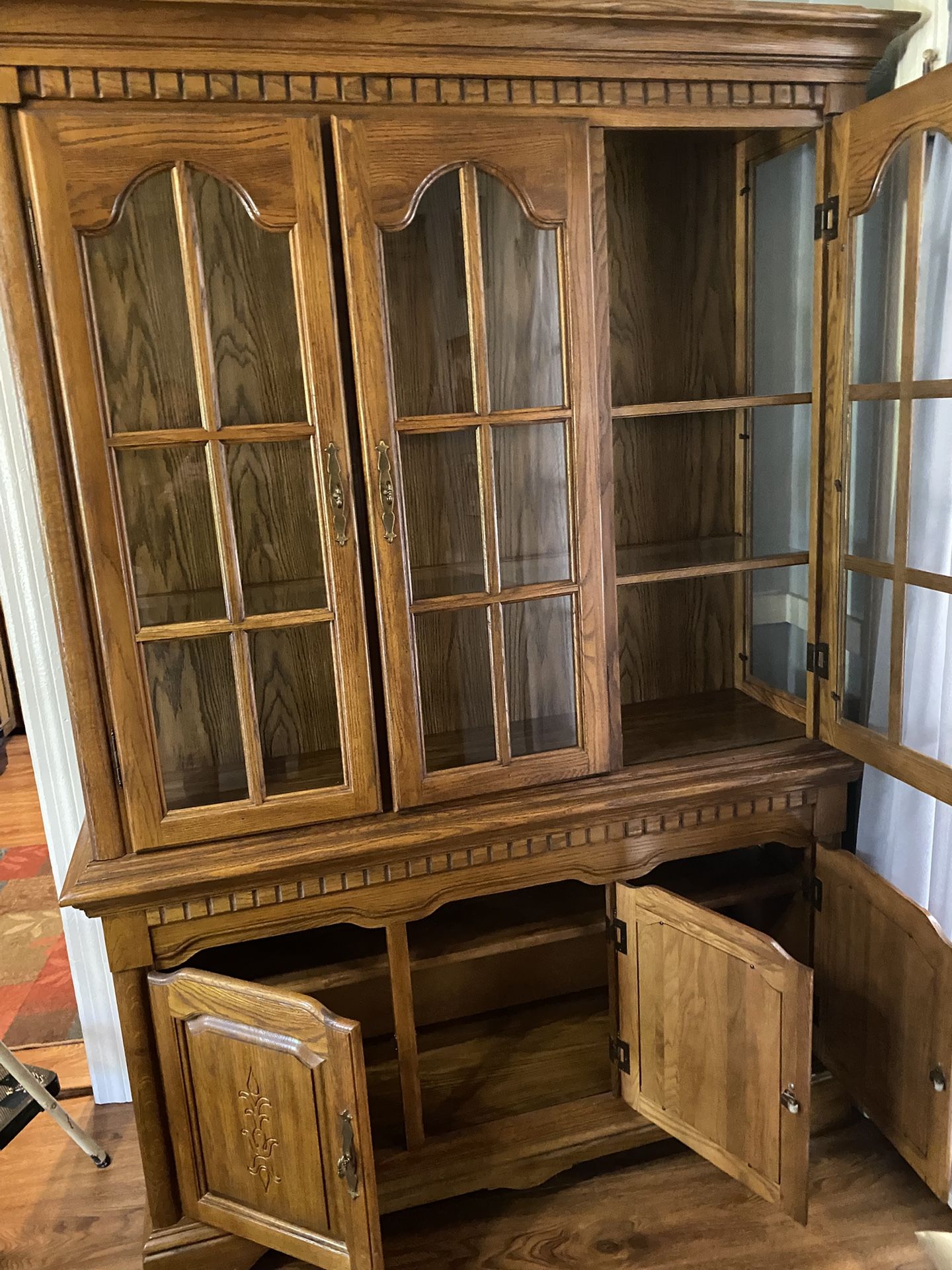 Beautiful Oak Hutch With Light