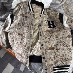 A large carpet Leatherman