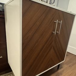 Storage cabinet