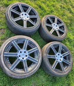 Set of 4 Staggered Alloy Wheels with Tires