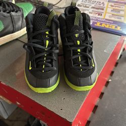 Black And Green Nike Foam Size 12c 