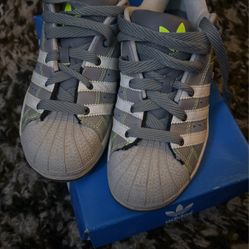 Adidas Sneakers 