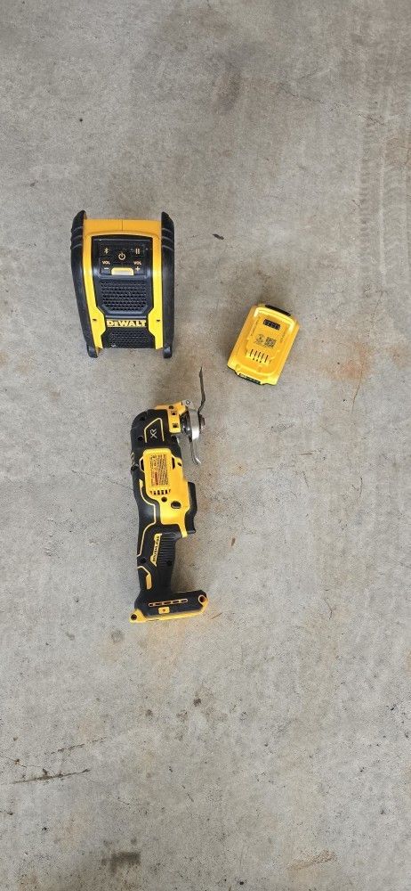 Dewalt Tools Multitool And Battery 2AH