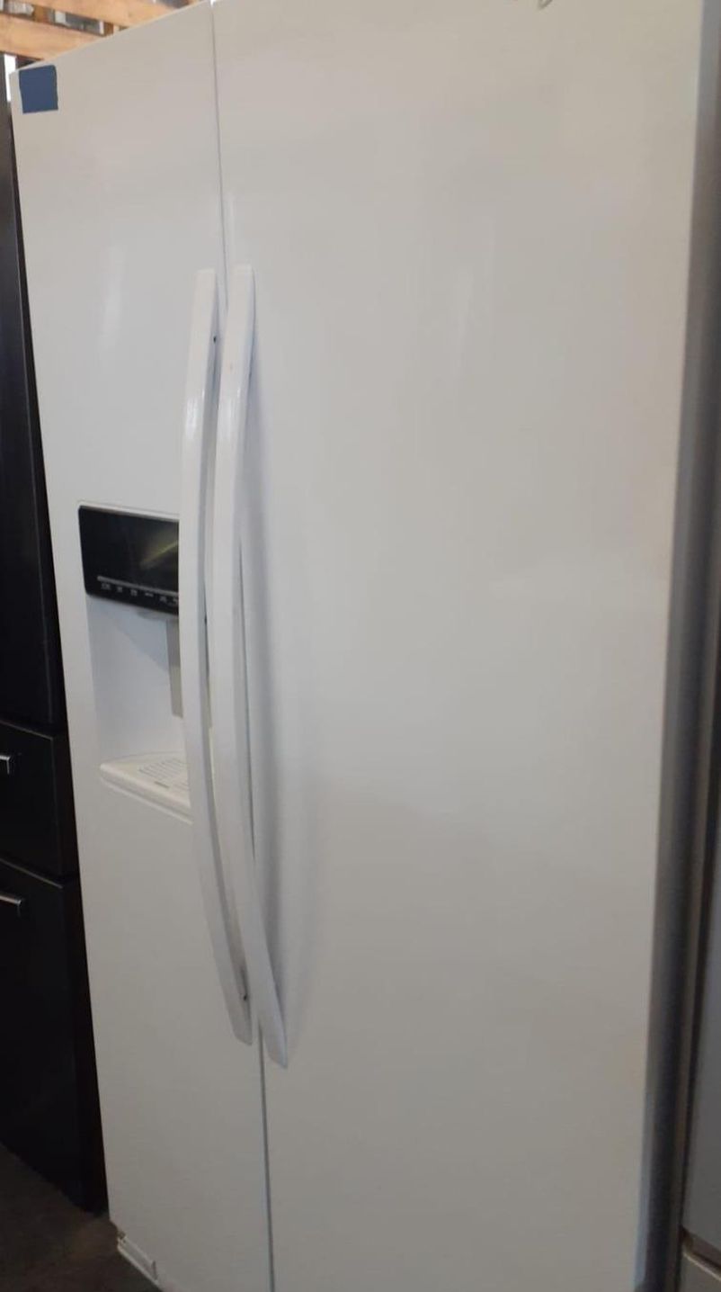 Whirlpool Side By Side White Refrigerator Fridge