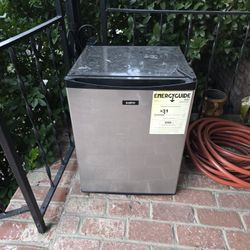 Compact Refrigerator 