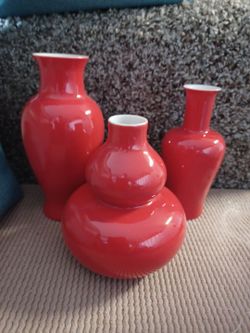 Middle Kingdom coral red mini vases