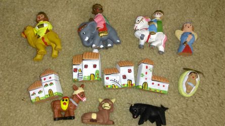 Mexican Art vintage figurines. Clay