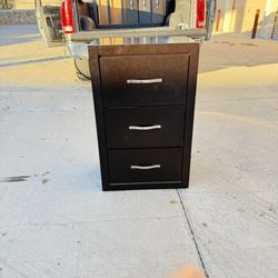  🎁DARK BROWN CHEST/3 DRAWER 23” X16” 37”