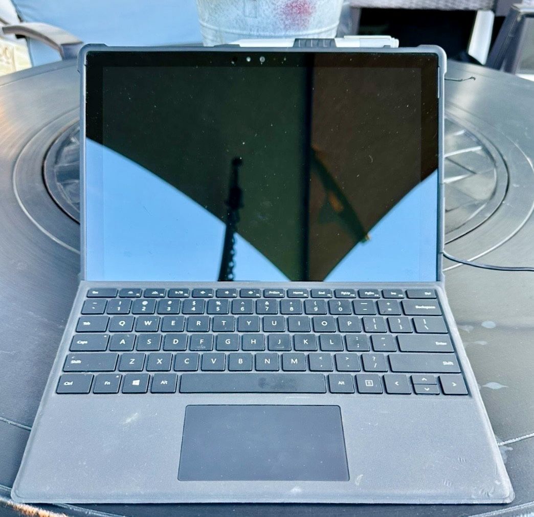 Microsoft Surface Pro No Dents No Scratches!! W Pen &case Great Condition And Fast 125.00 
