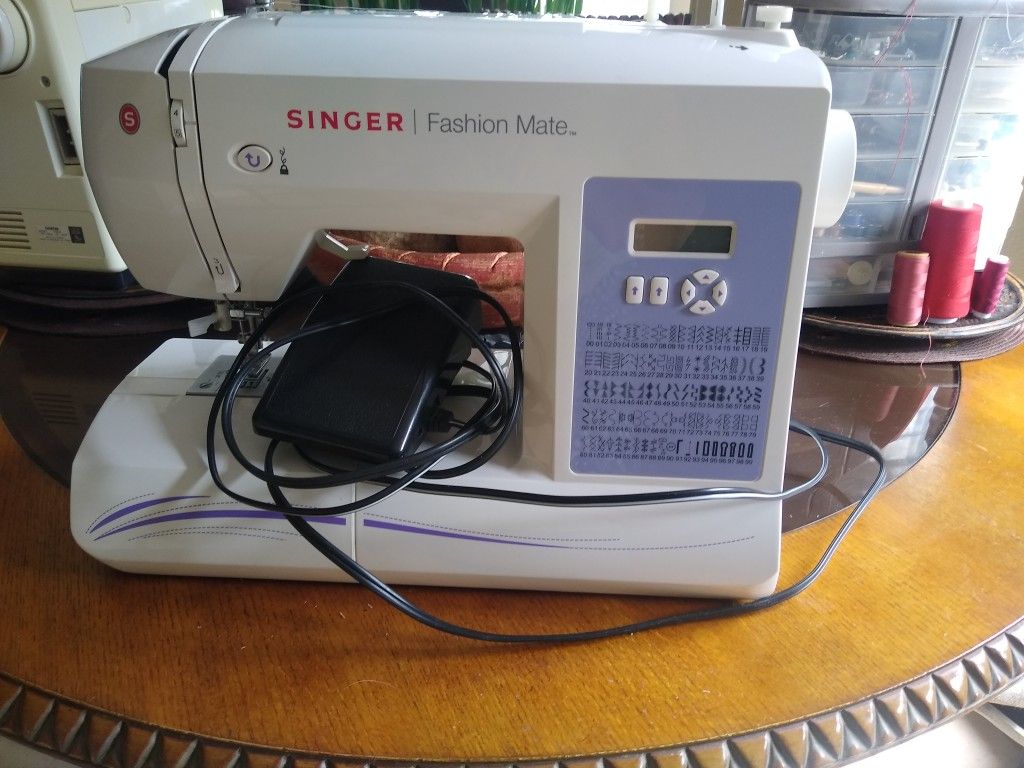 Singer Fashion Mate Sewing Machine