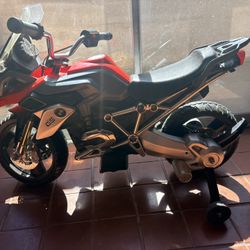 BMW 6V Motorcycle in Red/Gray